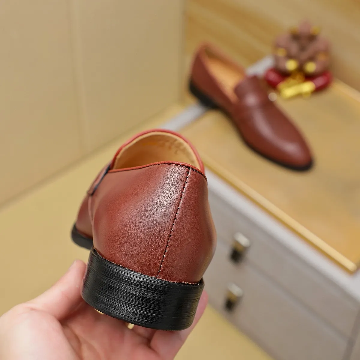 Men's shoes 💰460 Ferragamo [Ferragamo] top imported suit men's shoes 💯Original copy of the official website, product materials: selected imported embossed calfskin + luxury hardware buckle accessories ~ imported water-dyed cow 🐂 leather lining. Strong three-dimensional visual effect, original combination outsole, multiple colors available😘 Size: 39-44 (38.45.46. Customized)